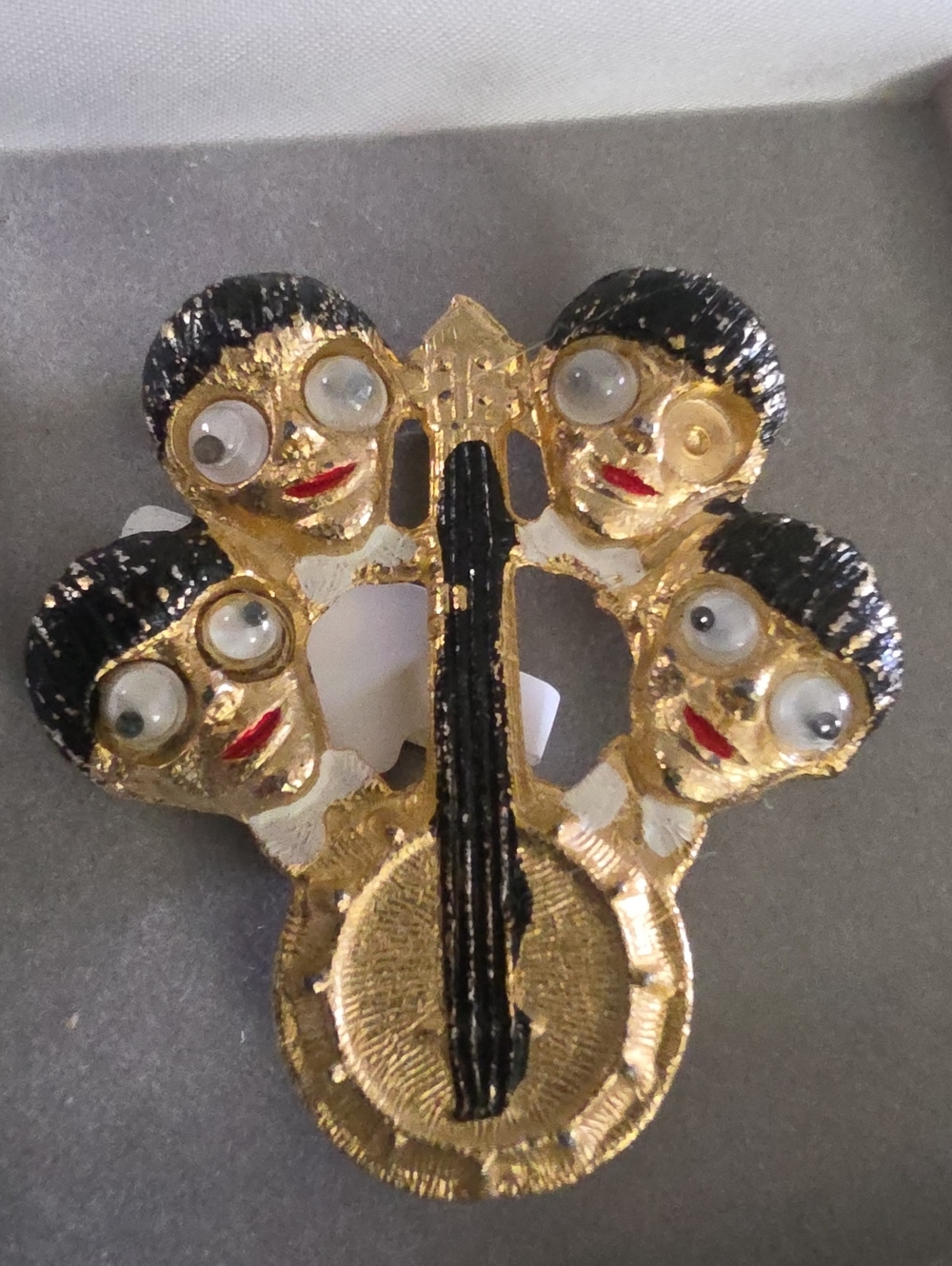 Beatles Rare Vintage  Group Googly  Eyes Banjo Guitar Brooch pin  Goldtone. Read